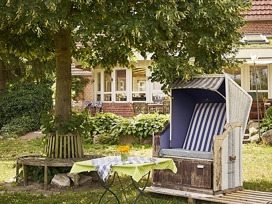 Gartenidylle auf Bamans Hof Gartenidylle auf Bamans HofGarden idyll on Baman's farmHaveidyl på Bamans gårdTuinidylle op de boerderij van Baman