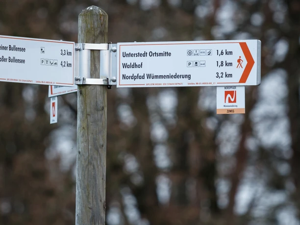 Direkt vor unserem Restaurant führt ein Zuweg zum Rundwanderweg NORDPFAD Dör' t Moor Direkt vor unserem Restaurant führt ein Zuweg zum Rundwanderweg NORDPFAD Dör' t Moor