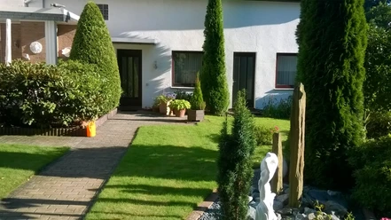 Der Eingang und Vorgarten der Ferienwohnung Rehmke Der Eingang und Vorgarten der Ferienwohnung Rehmke