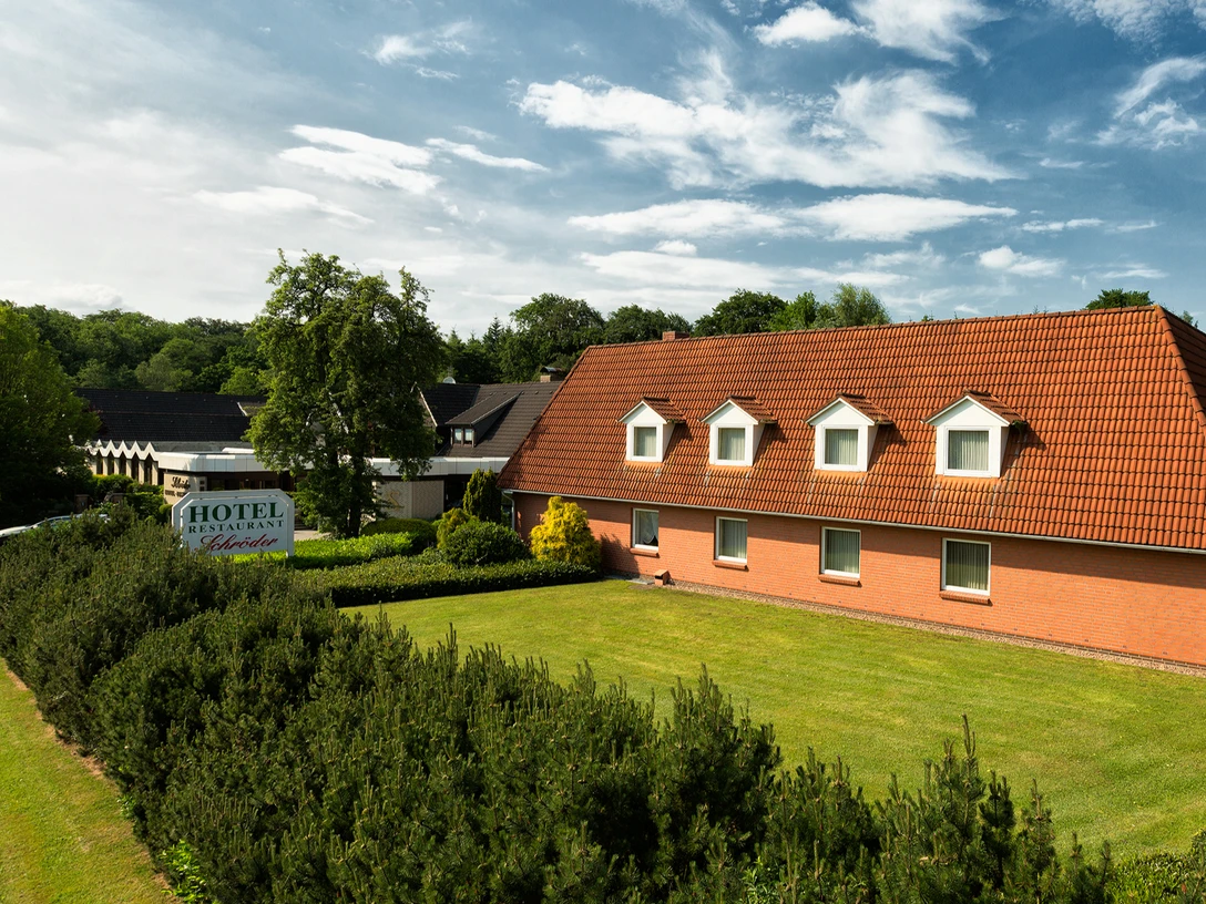 Aussenansicht des Hotels Schröder Aussenansicht des Hotels SchröderExterior view of the Hotel SchröderUdsigt til Hotel Schröder udefraBuitenaanzicht van Hotel Schröder