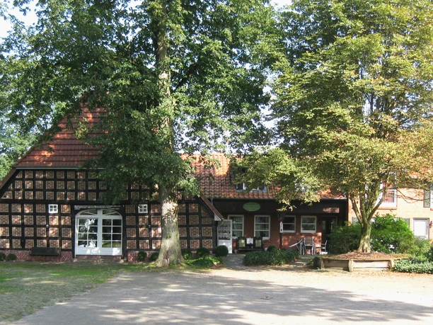 Vakwerkgebouw van Pension Cohrs Hof in Hellwege