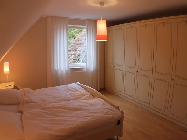 zur-ems-schlafraum-f-r-1-2-personen