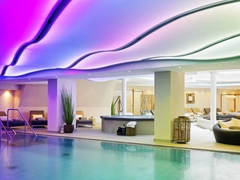 Romantischer Winkel - RoLigio & Wellness Resort - Poollandschaft