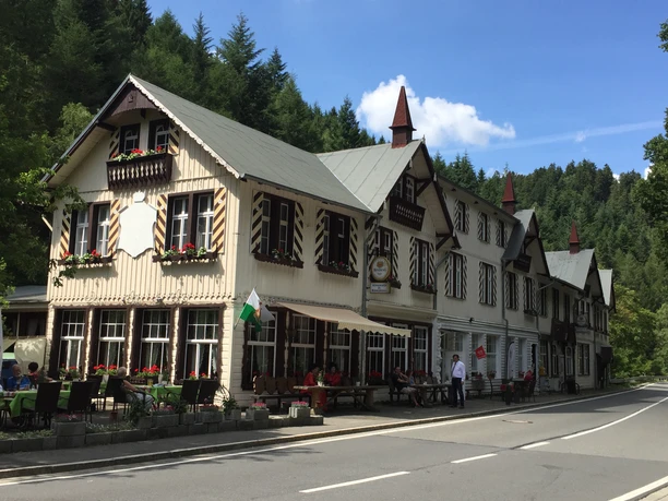 Königreich Romkerhall - Außenansicht