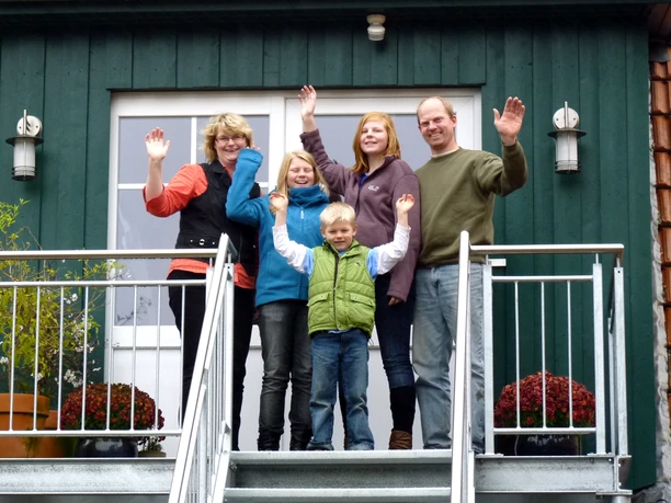 Die herzliche Gastgeber-Familie vom FiHoF - Fitschen-Hobbeling Ferienwohnungen Die herzliche Gastgeber-Familie vom FiHoF - Fitschen-Hobbeling Ferienwohnungen