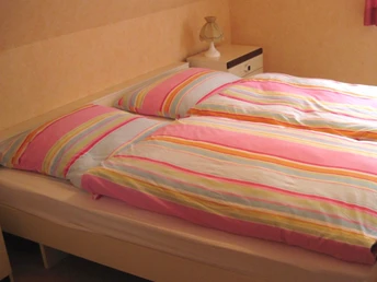 Eines von drei Schlafzimmern im Ferienhaus Geestequelle