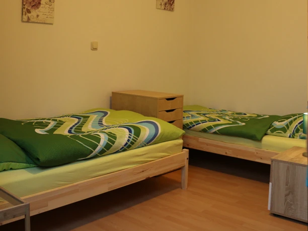 De gezellige tweepersoonskamer in de vakantiewoning "Am Ahorn