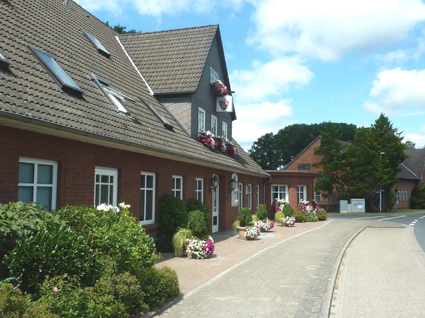 Seitliche Außenansicht von Meyers Gasthof Seitliche Außenansicht von Meyers Gasthof