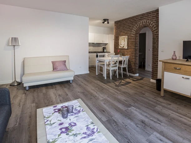 Essecke mit offener Küche