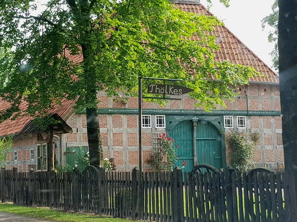 Thölkes Hus in Höperhöfen - het monumentale huis aan de buitenkant