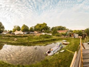Erhöhte Ansicht auf das Außenareal des Kliemannslandes Erhöhte Ansicht auf das Außenareal des Kliemannslandes