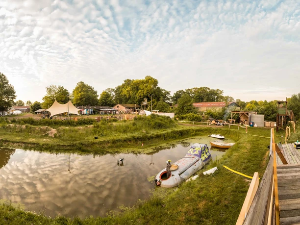 Erhöhte Ansicht auf das Außenareal des Kliemannslandes Erhöhte Ansicht auf das Außenareal des Kliemannslandes