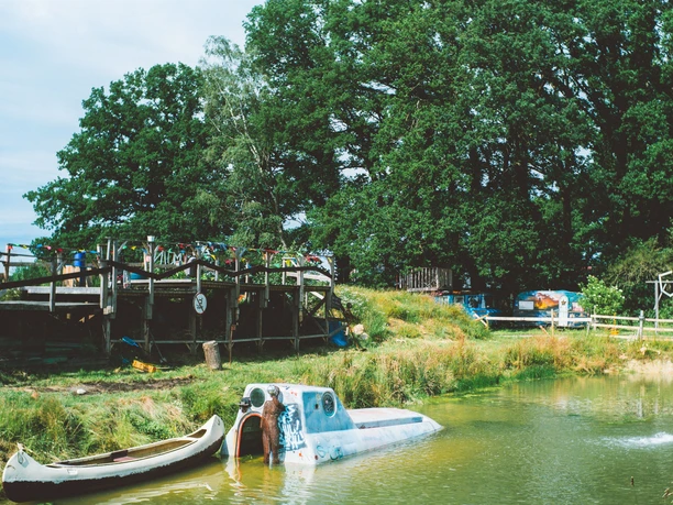 Teich und Sonnendeck im Kliemannsland Teich und Sonnendeck im Kliemannsland