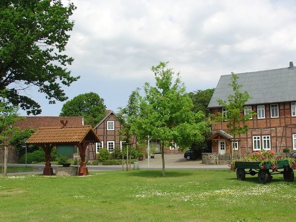 Sagen- und Geschichtslehrpfad - Rundling Ehra Sagen- und Geschichtslehrpfad - Rundling Ehra