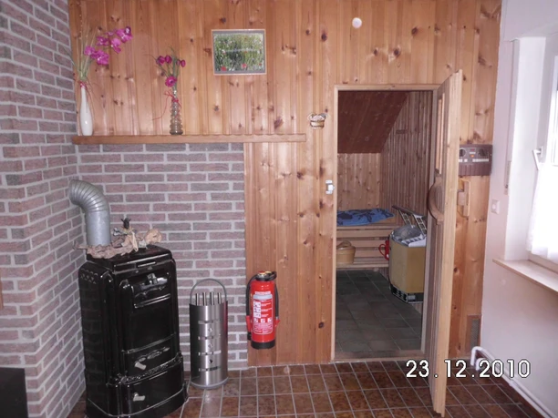 fewo-hausboemelburg-sauna Eingang zur Sauna