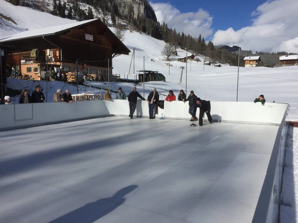 beatenberg-on-glice-winter-schlittschuhflaeche