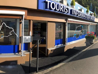 tourist-information-brienz-aussenansicht-schaufenster