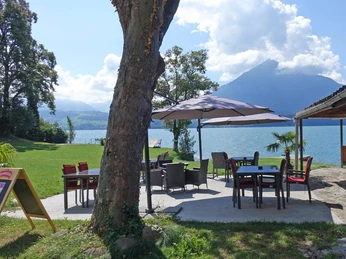 strandbad-hirschen-gunten-sitzgelegenheit-vepflegung