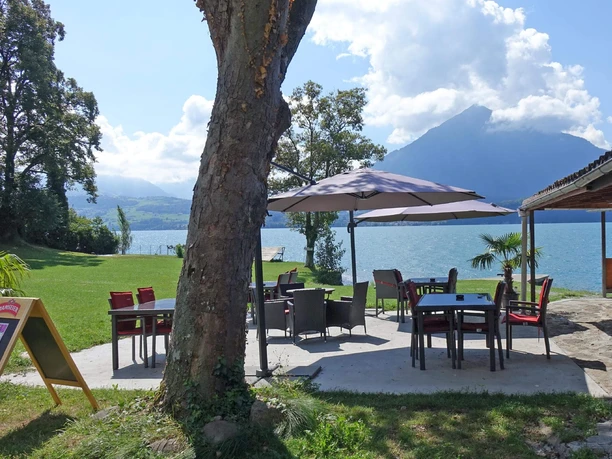 strandbad-hirschen-gunten-sitzgelegenheit-vepflegung