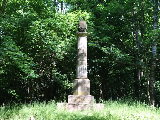 Wallroth Denkmal im Gehege