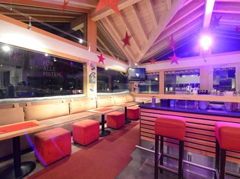 lounge-bar-corner-fiescheralp-innen-1