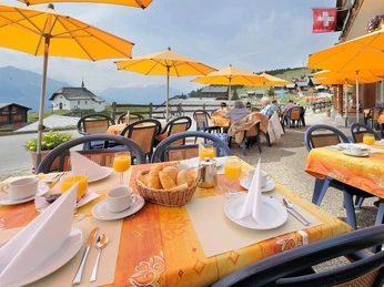 restaurant-panorama-bettmeralp-terrasse