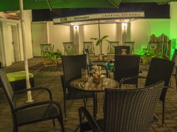 backpackers-inn-aussenbereich