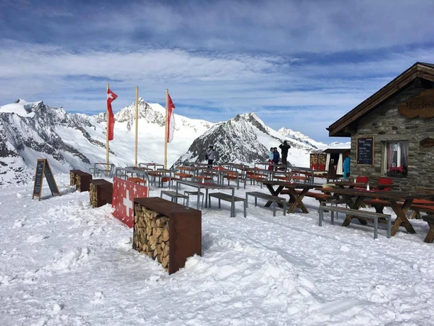 horli-hütte-eggishorn-winter