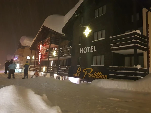 pizzeria-hotel-le-postillion-bettmeralp-aussen-winter