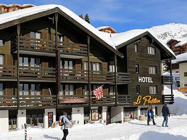 pizzeria-hotel-le-postillion-bettmeralp-aussenansicht-winter