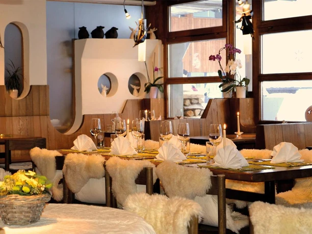 restaurant-hotel-jungfrau-fiescheralp-innenansicht-1