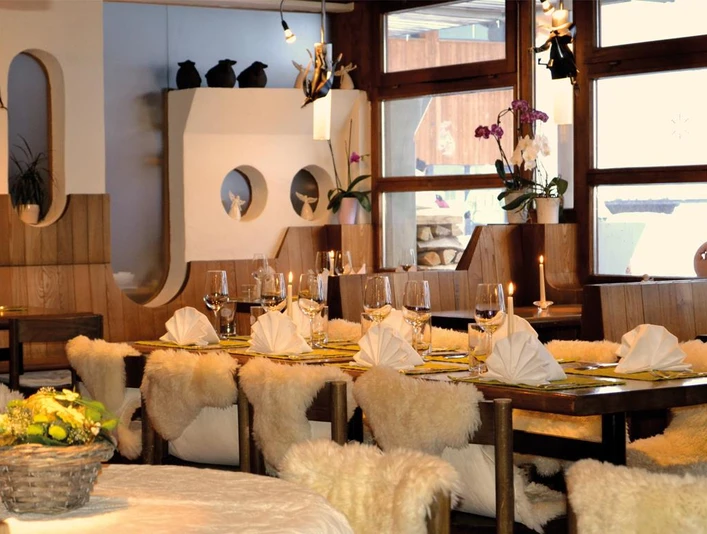 restaurant-hotel-jungfrau-fiescheralp-innenansicht-1