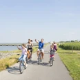 fahrrad-fahren-auf-der-strandpromenade-7