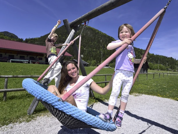 Spielplatz im Riedboden mit einer Nestschaukel
