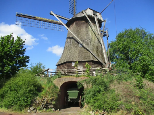 Mühlenhof und Pfarrgarten Wippingen