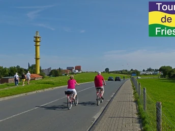 Radfahrer am Deich in Schillig