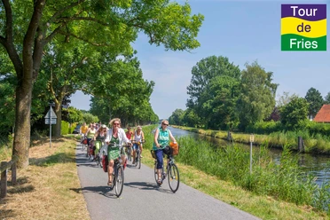 Radfahrer am Ems-Jade-Kanal