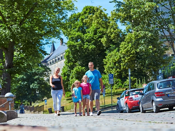 Schlosstrasse_Familie.jpg