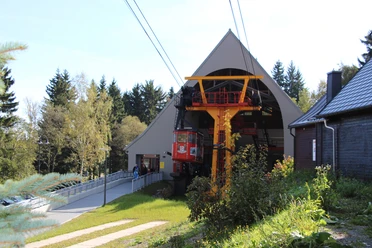 Blick auf die Fichtelberg-Schwebebahn