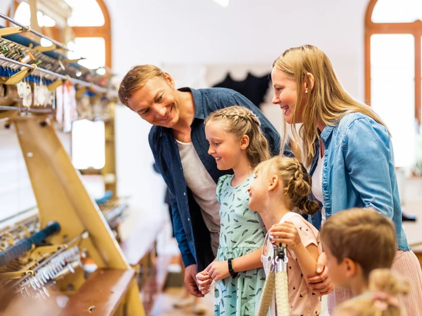 An der Stickmaschine