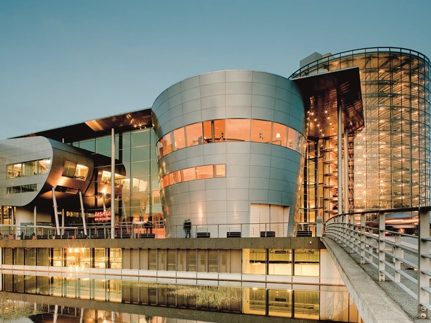 Aussenansicht der Gläsernen Manufaktur