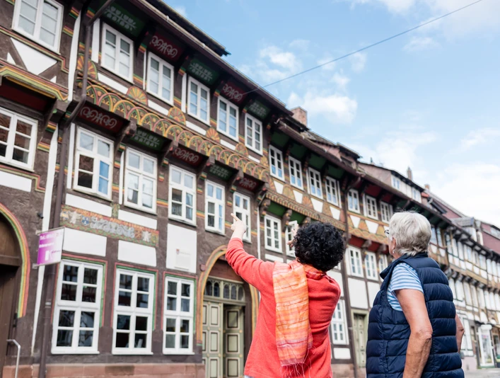 Tiedexer Straße Fachwerkstraßen mit Menschen im VordergrundHalf-timbered streets with people in the foregroundBindingsværksgader med mennesker i forgrundenVakwerkstraten met mensen op de voorgrond