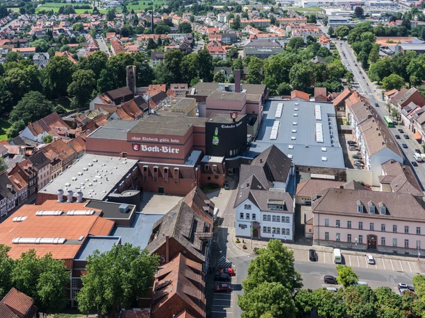 Einbecker Brauhaus AG Luftansicht Luftansicht des Einbecker Brauhauses mit markantem Bock-Bier-Schriftzug im Stadtzentrum.