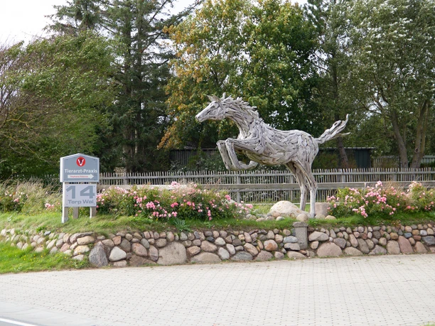 Strassenansicht der Tierarztpraxis Petersen Strassenansicht der Tierarztpraxis Petersen