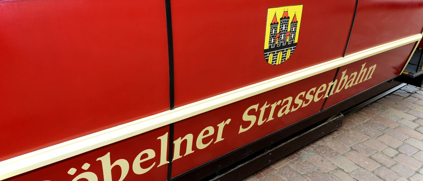 Pferdebahnwagen mit Döbelner Stadtwappen