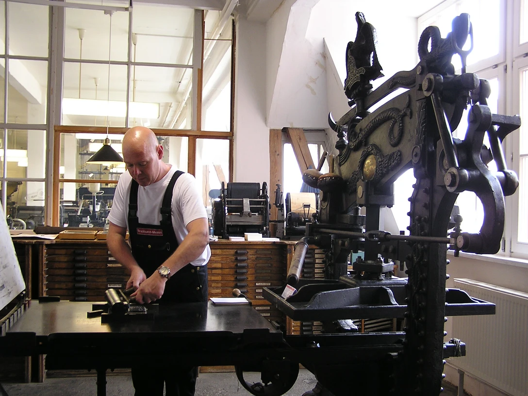 Druck an Kniehebelpresse