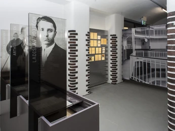 Blick in die ständige Ausstellung „Verurteilt. Inhaftiert. Hingerichtet. Politische Justiz in Dresden 1933-1945 // 1945-1957“