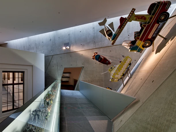 Blick in die Ausstellung - War and Play