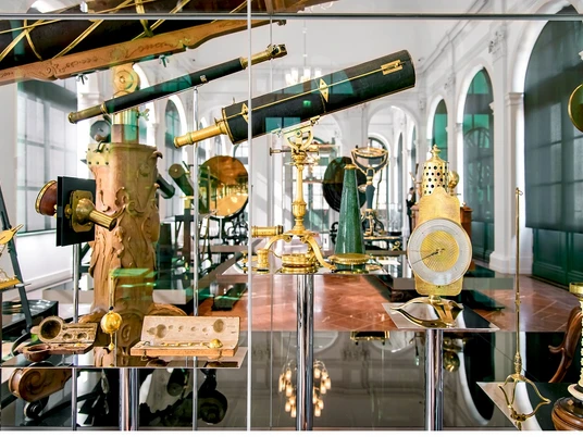 Mathematisch-Physikalischer Salon, Festsaal, Instumente der Aufklärung