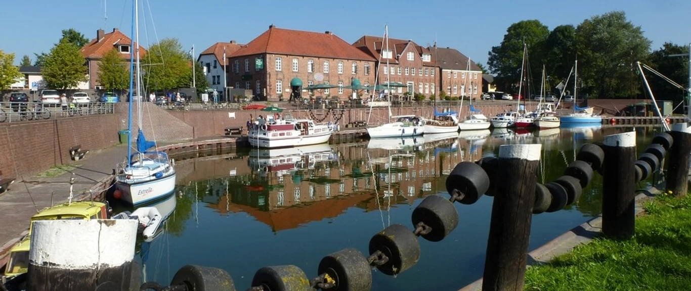 Alter Hafen in Hooksiel